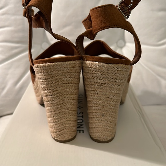 NWT “Sun & Stone” Cognac suede sandals with woven trim - Picture 3 of 5